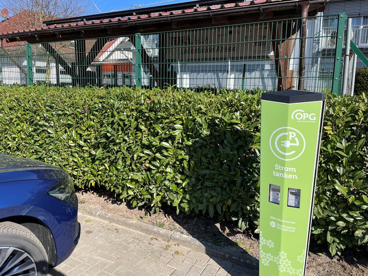 E Ladesäulen befinden sich auf dem Parkplatz vom Ringhotel Alfsee Piazza