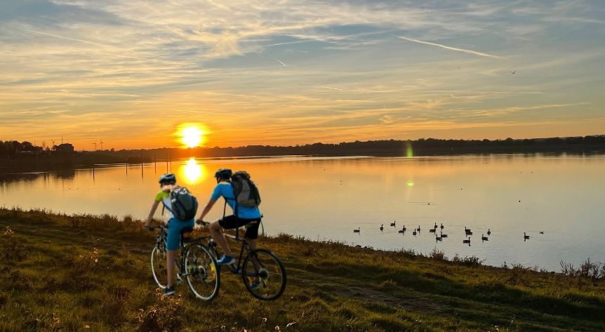 Radfahrer am Alfsee mit Canva erstellt
